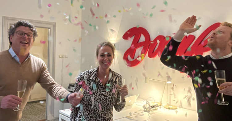 Rachelle-Jeroen-Mick-vieren-feest