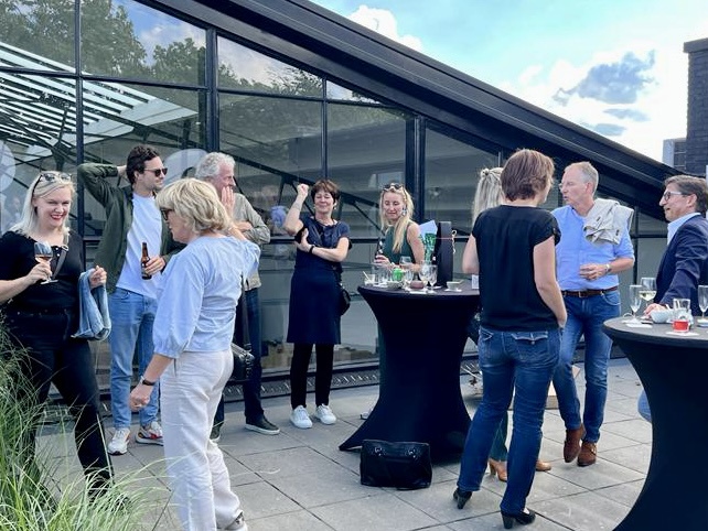 Genodigden-op-dakterras
